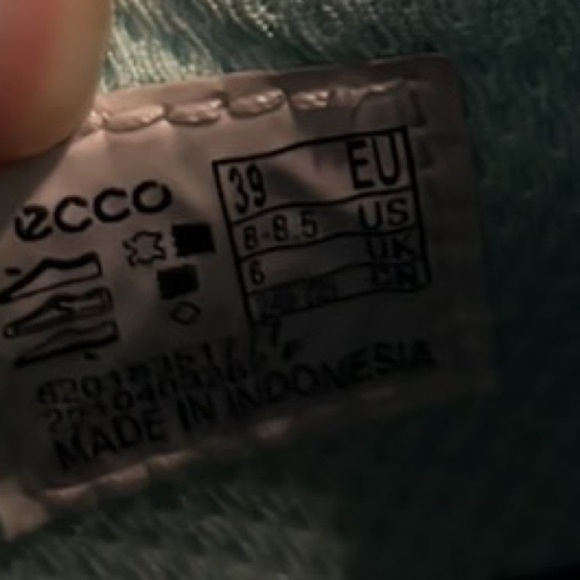 26. Ecco Fluid Form Tennis Shoes / Sneakers in Off White, Cyan, and Peach - Picture 11 of 12